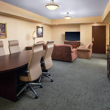 Renaissance Tulsa Hotel & Convention Center Экстерьер фото