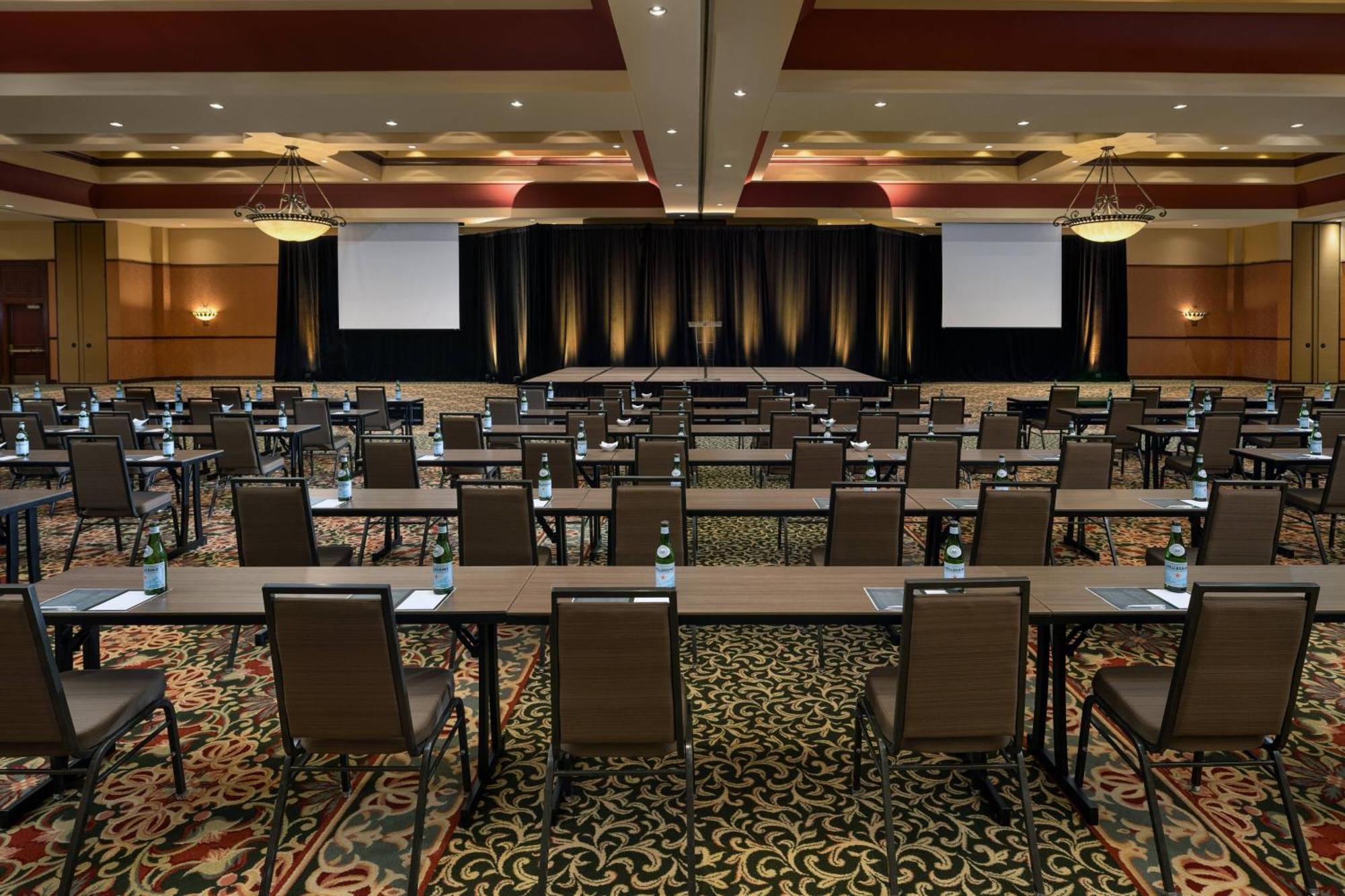 Renaissance Tulsa Hotel & Convention Center Экстерьер фото