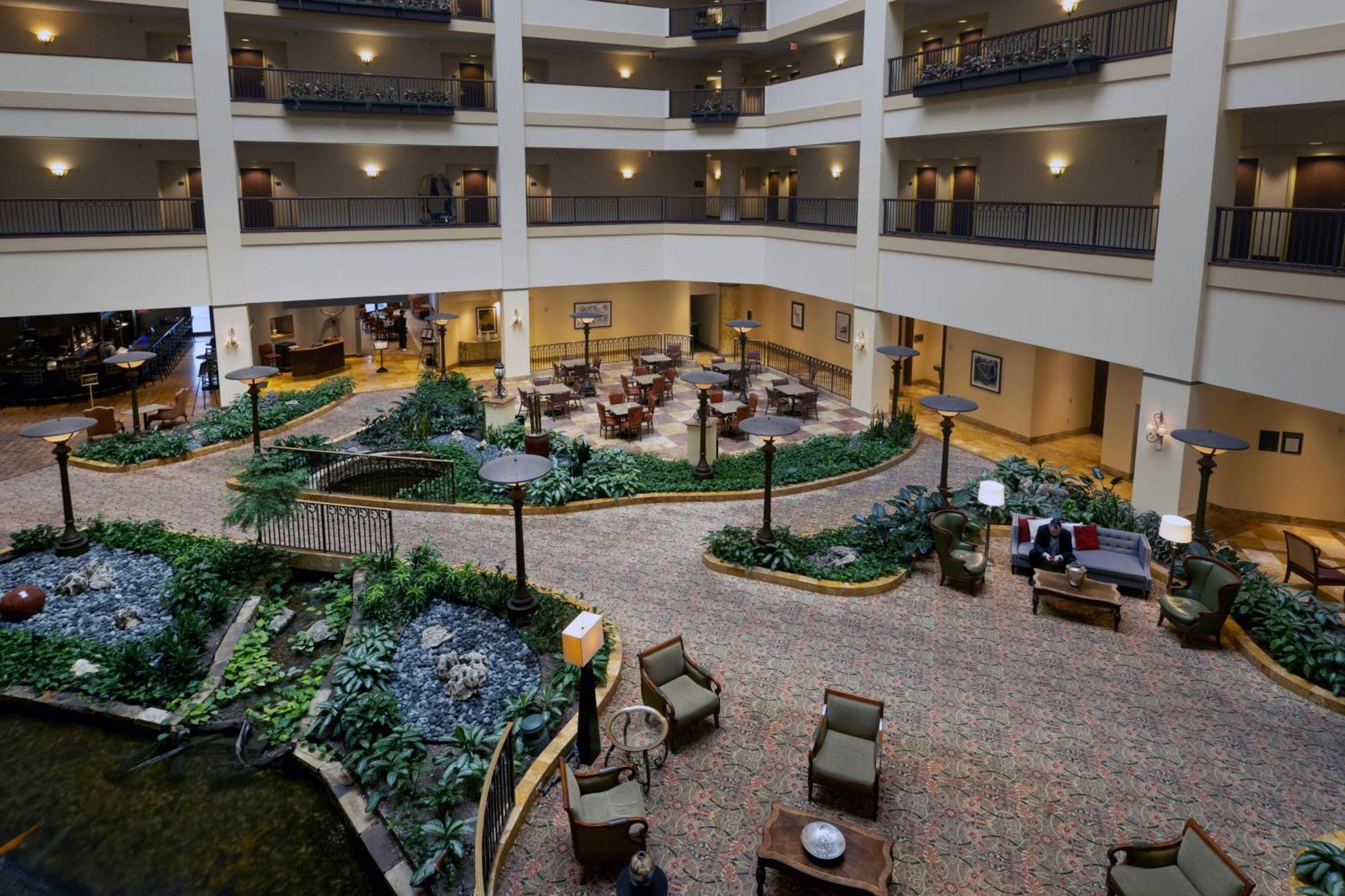 Renaissance Tulsa Hotel & Convention Center Экстерьер фото